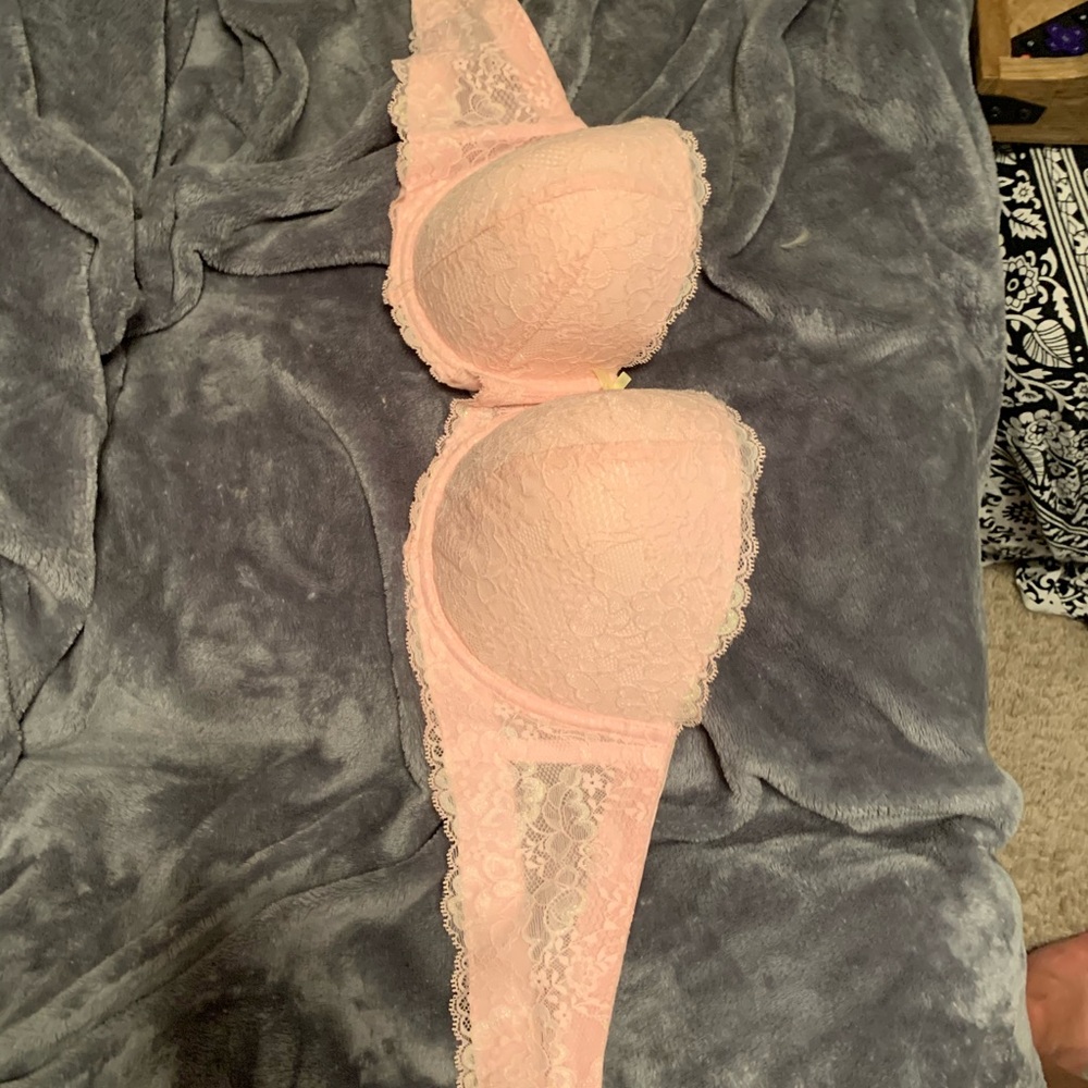 Victoria’s Secret Lace Strapless Bra 36DDD